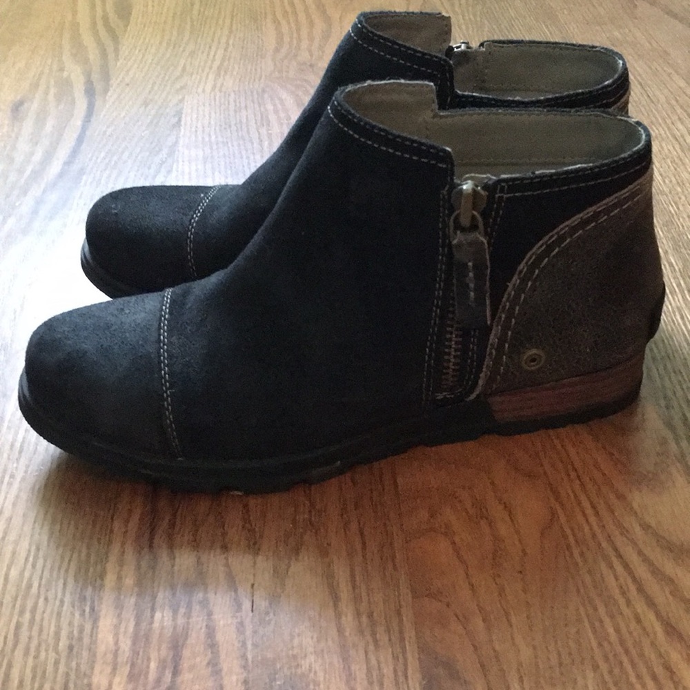 Sorel Short Zippered Boot