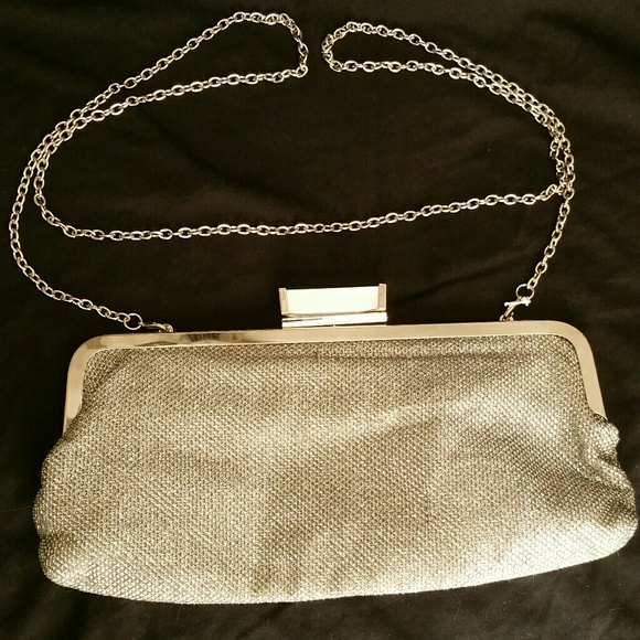 FIrM! ChArMing ChArliE RSVP silVer cLuTch - Picture 2 of 9