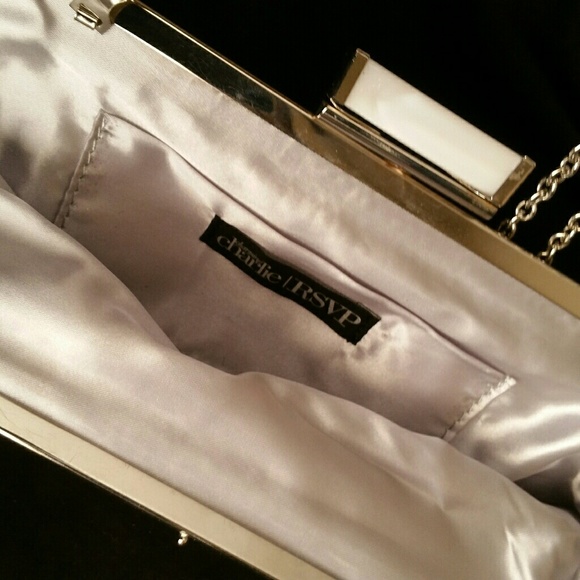 FIrM! ChArMing ChArliE RSVP silVer cLuTch - Picture 3 of 9