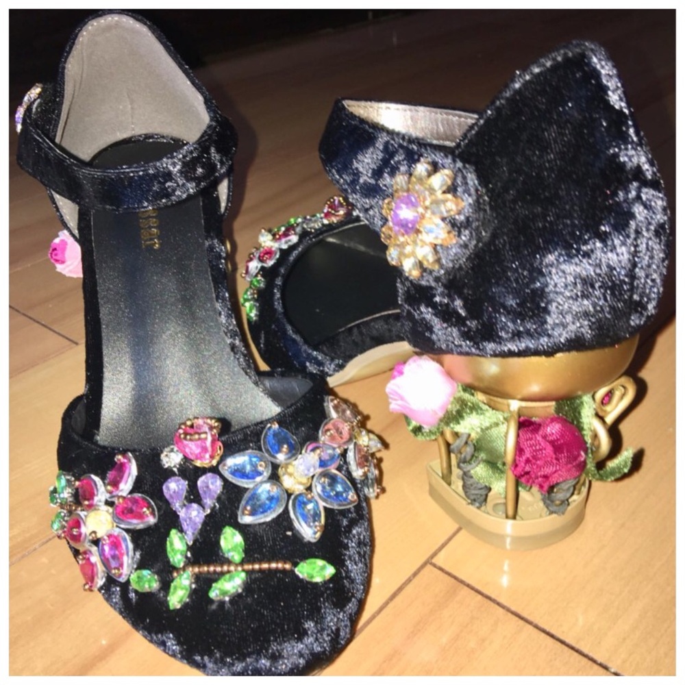 ‼️SALE‼️Handmade Black Velvet Mary Jane Cage Shoes - Picture 5 of 6