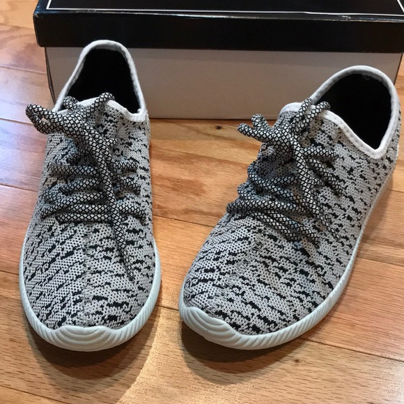 NEW Women’s lightweight sneakers 👟. BEST OFFER!! - Picture 3 of 6