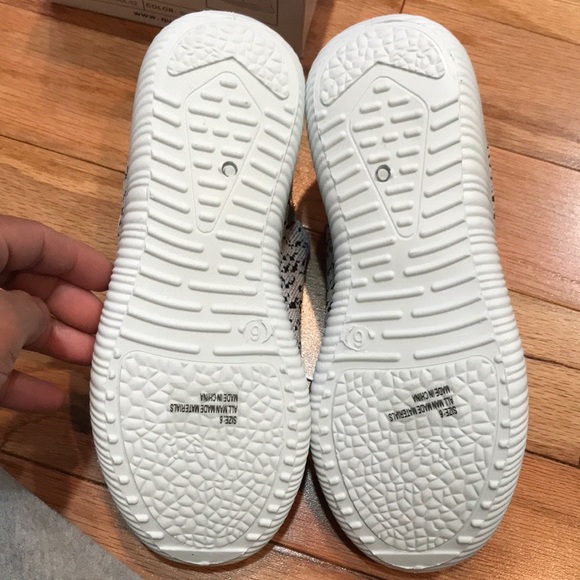 NEW Women’s lightweight sneakers 👟. BEST OFFER!! - Picture 6 of 6