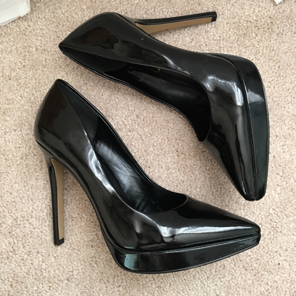 Black Jessica Simpson pumps 8