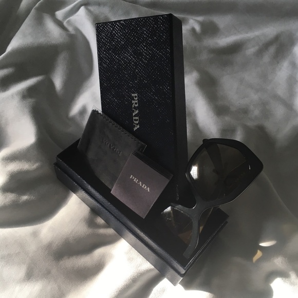 Absolutely STUNNING Prada sunglasses. - Picture 2 of 4