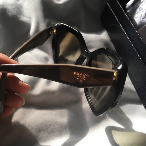 Absolutely STUNNING Prada sunglasses. - Picture 3 of 4