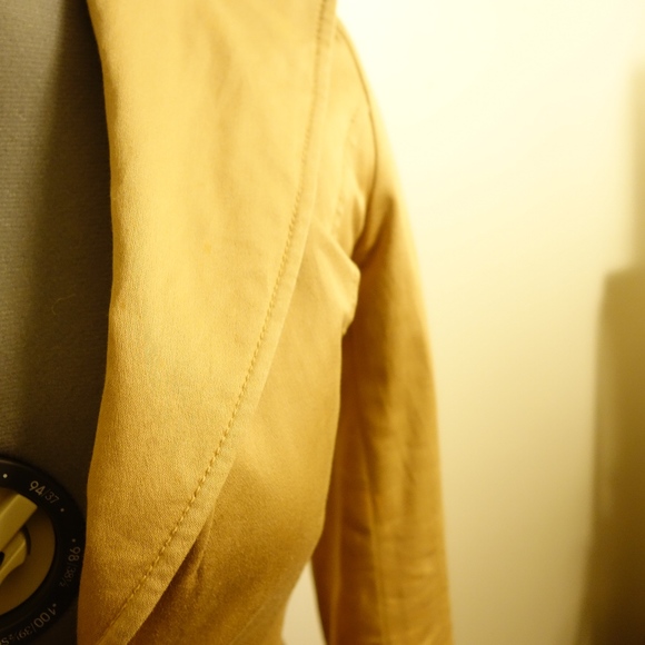 VINTAGE Tan Coat - Picture 3 of 8