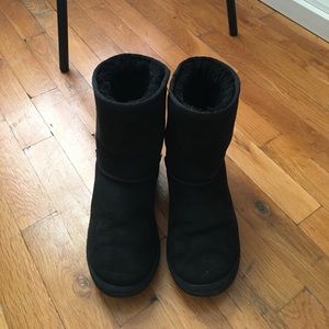 SOLD—-Classic back ugg boots