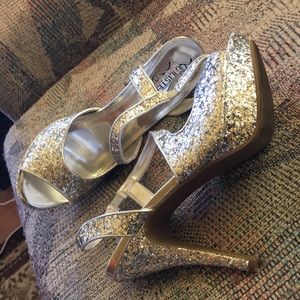 Unlisted A Kenneth Cole Production