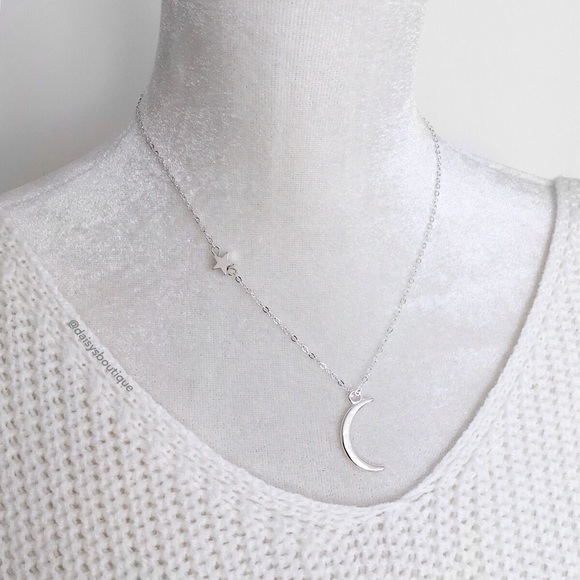 ❤️ONE LEFT❤️ gold moon and star necklace - Picture 3 of 3