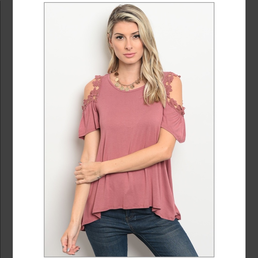 Lovely lace cold shoulder Top