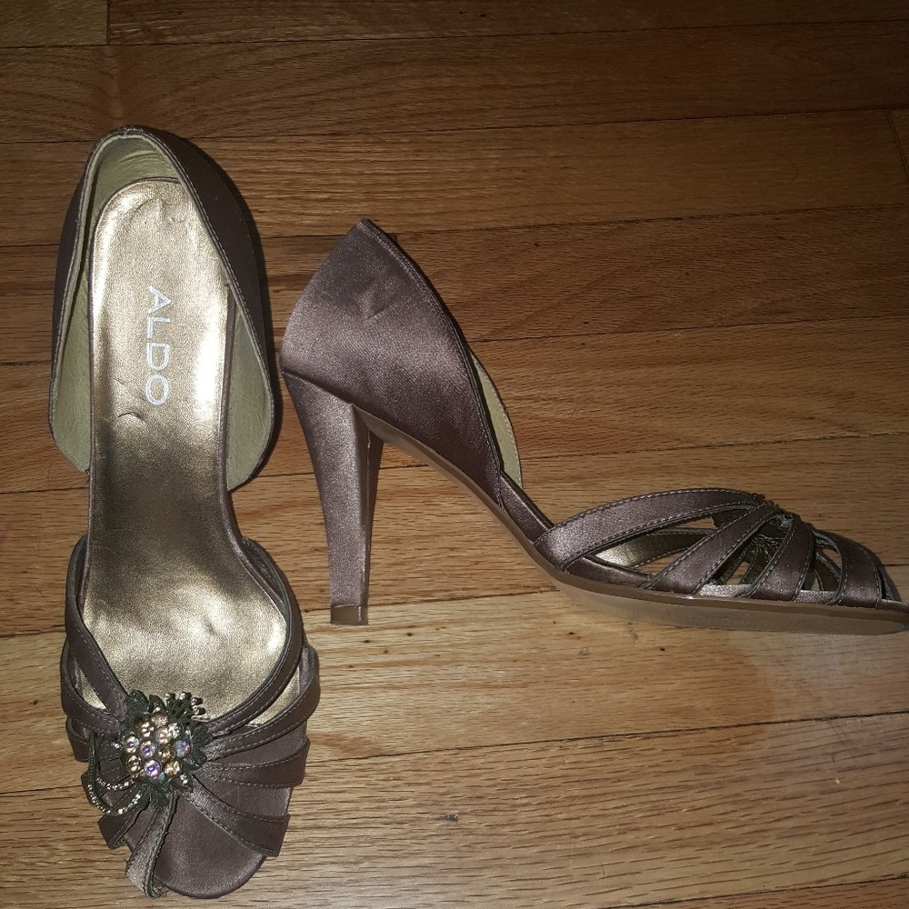 Champagne colored Aldo heels