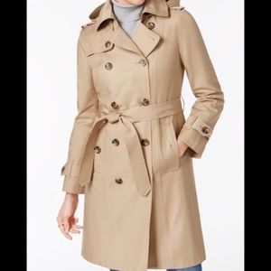 LIKE NEW - Women’s Lg Kenneth Cole Trench
