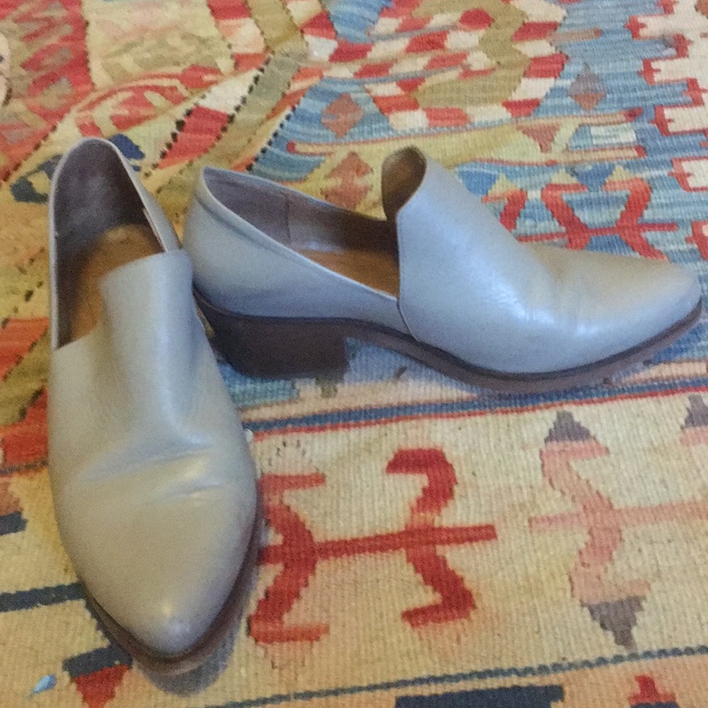 Intentionally blank shoes. Light signs of wear.