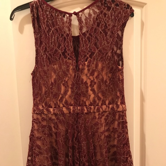 Lace dress - Picture 4 of 6