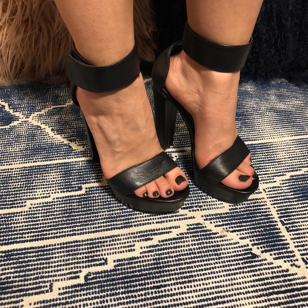 Size 6.5 Steve Madden Ankle Strap Heel