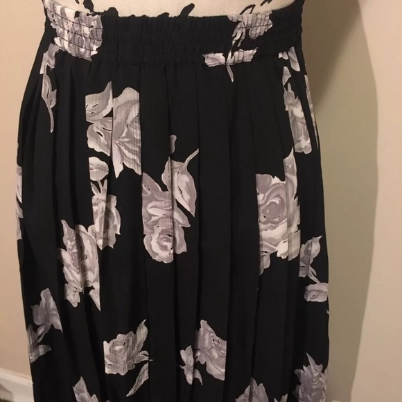 Alfred Dunner Skirt Size 8P - Picture 2 of 3