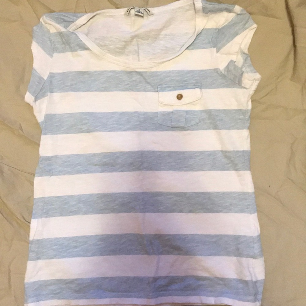 CLOSET CLOSING Banana Republic Tee