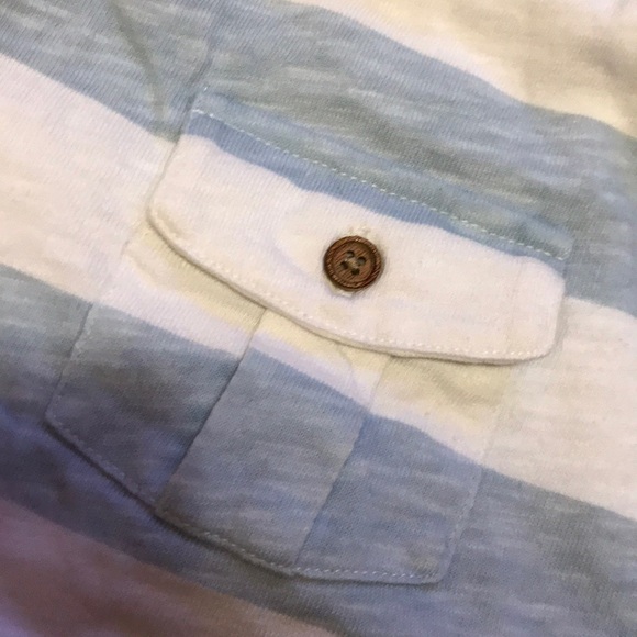CLOSET CLOSING Banana Republic Tee - Picture 2 of 3