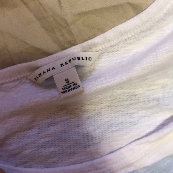 CLOSET CLOSING Banana Republic Tee - Picture 3 of 3