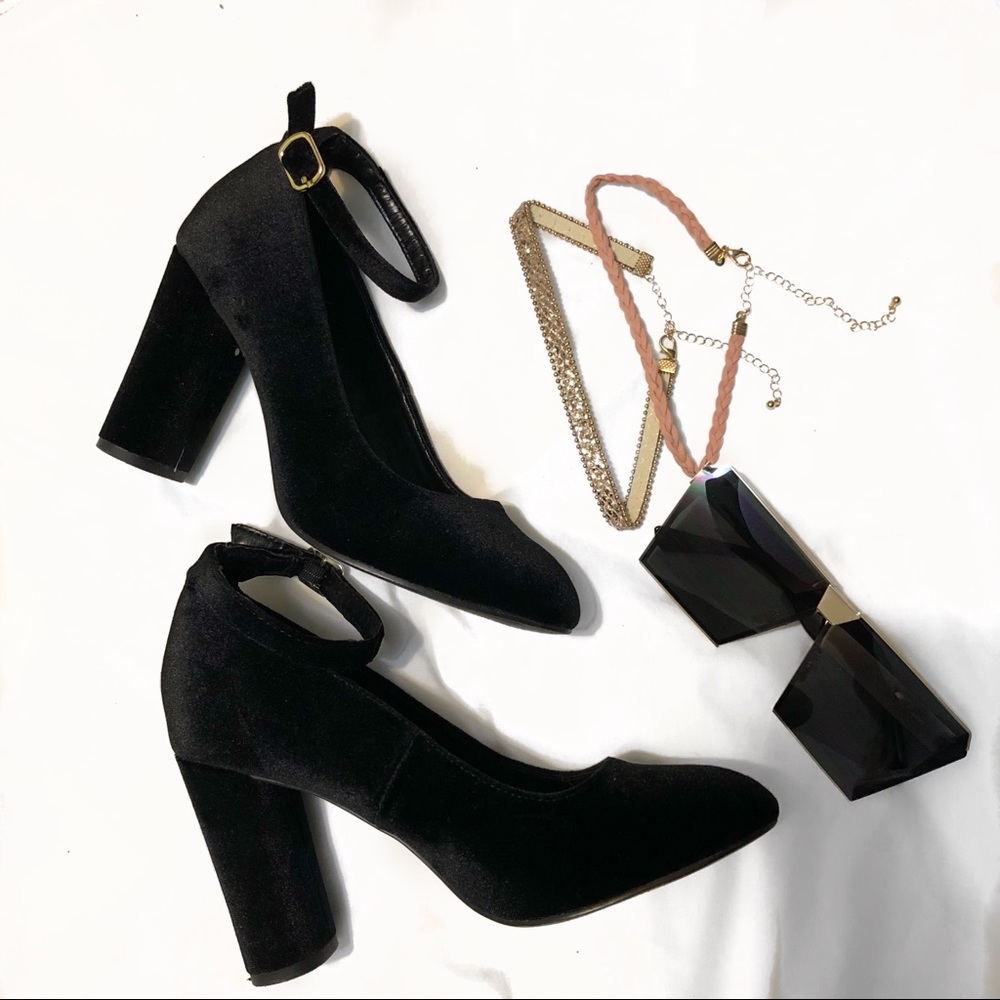 💎Black velvet heels💎