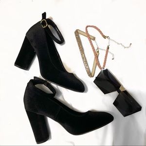 💎Black velvet heels💎