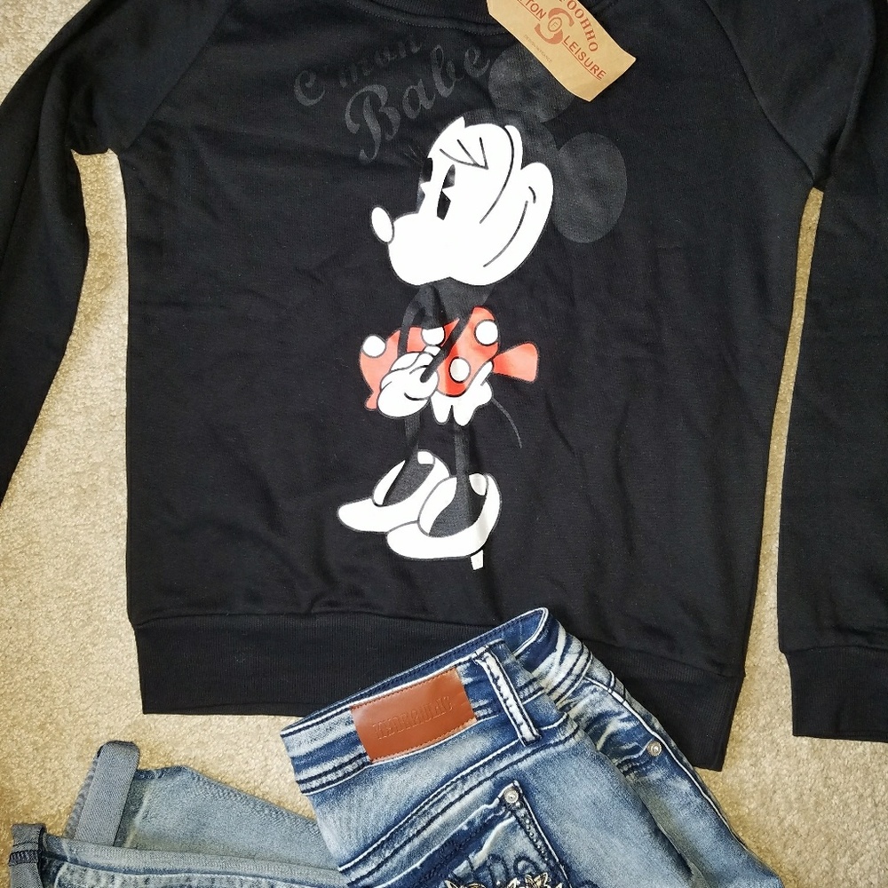 Cartoon sweater. - Picture 2 of 4