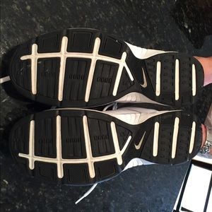 Men’s Nike size 11 cross trainer sneaker