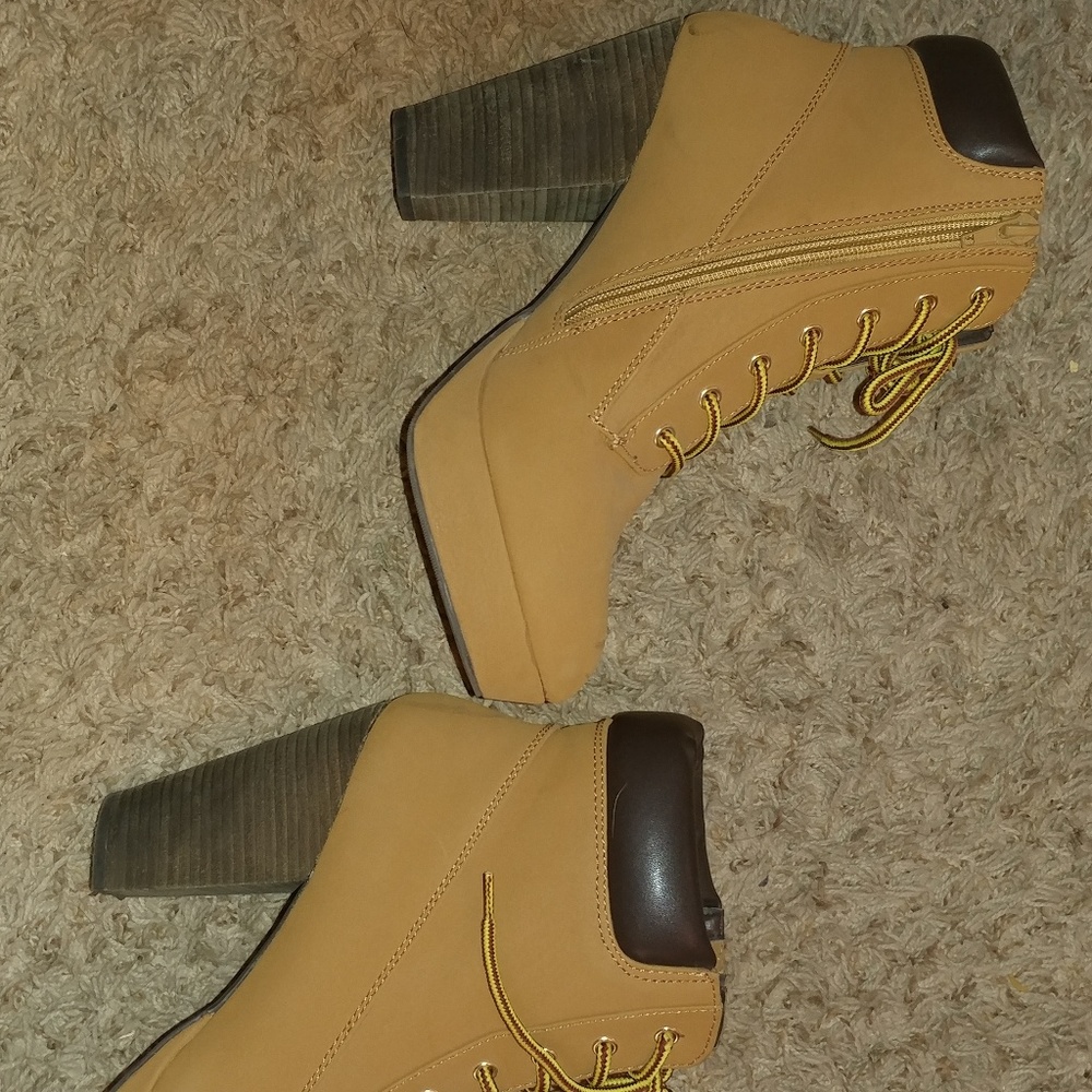 Size 8.5 suede booties