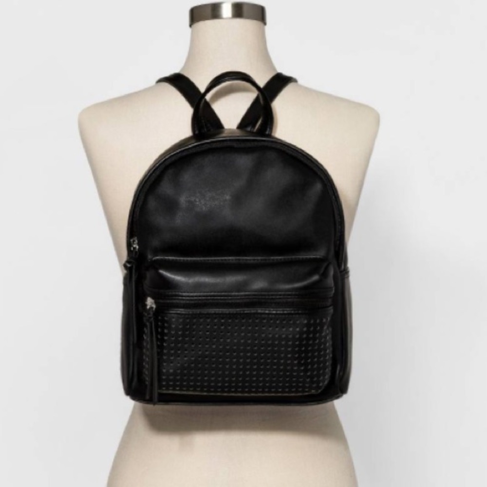 Mini black backpack 🎒