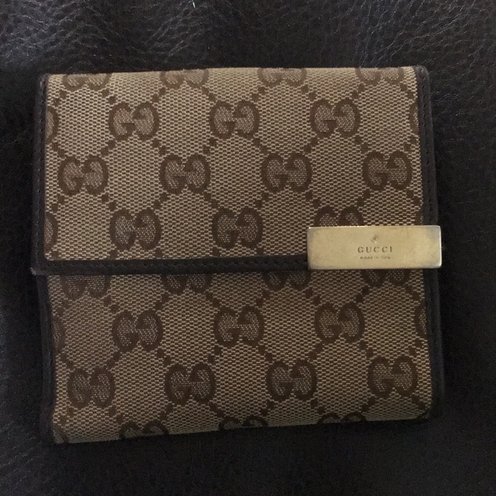 Bi fold Gucci wallet