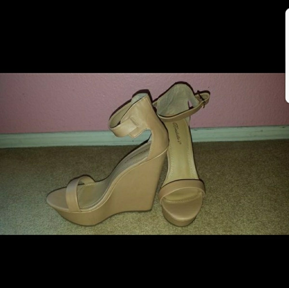 Size 9 Nude wedges