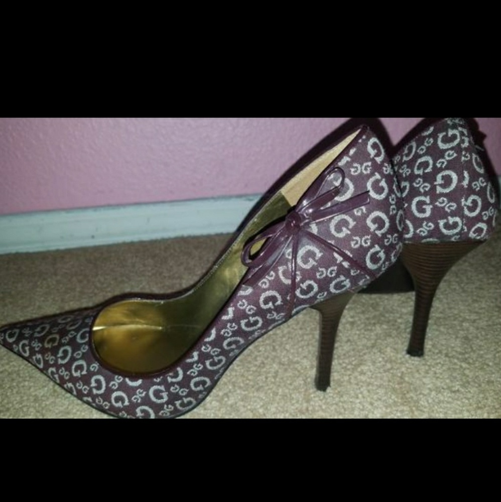 Used Guess Pumps
