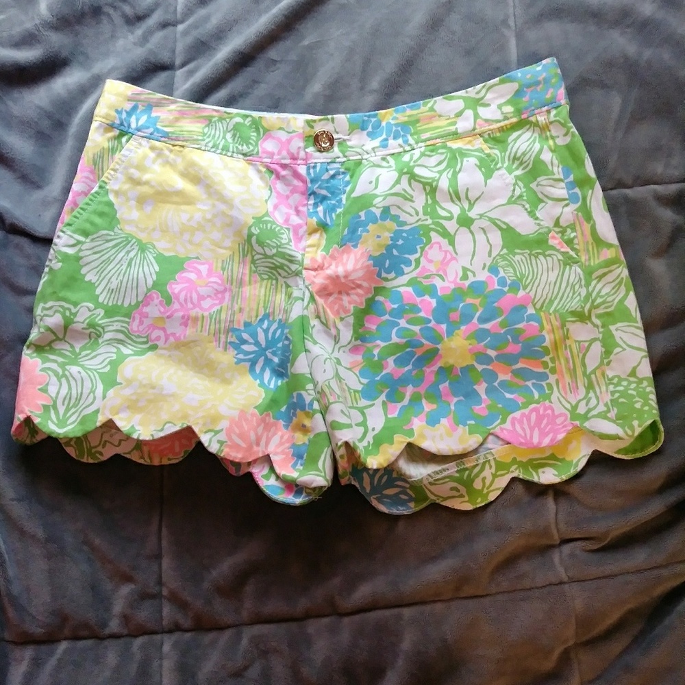 Lilly pulitzer hibiscus stroll scallop shorts