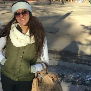 Meet your Posher, Emiliana