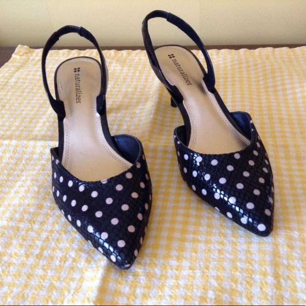 6 1/2 Elevate polka dot  Naturalizer shoes