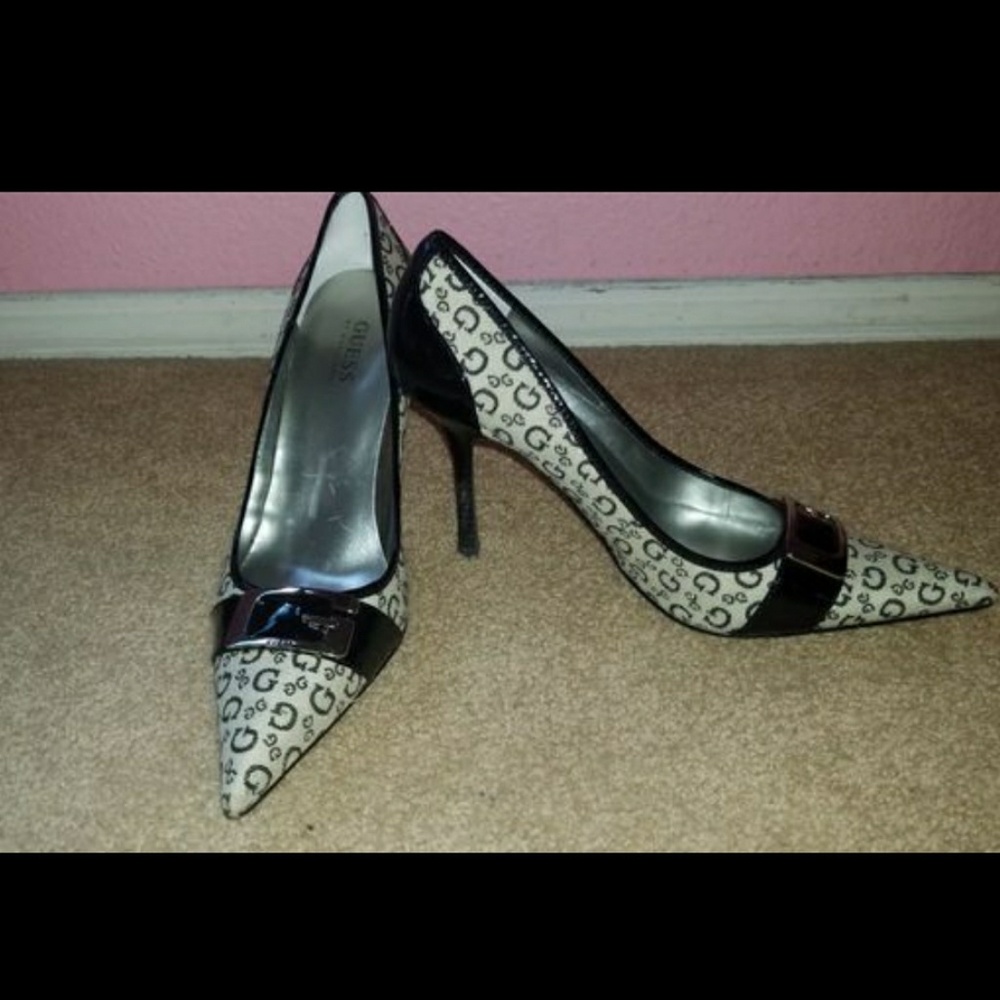 Guess Pumps