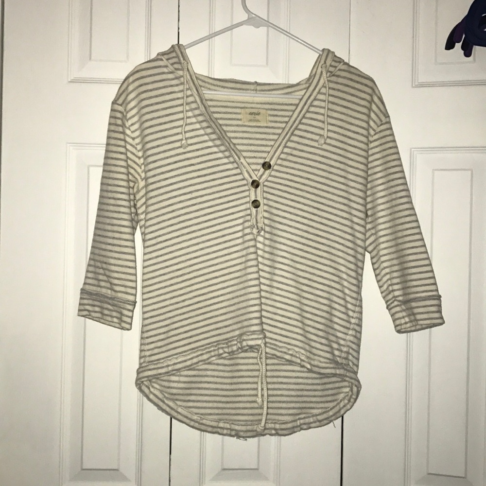 3/4 sleeve sweatshirt shirt