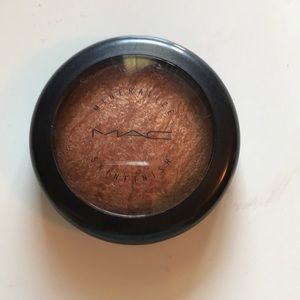 Mac mineralize skinfinish in “gold deposit”