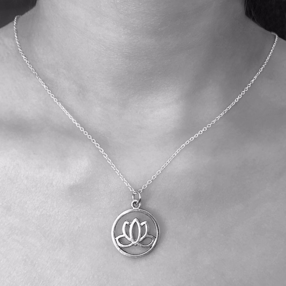 Necklace Lotus Flower Circle - Picture 3 of 4