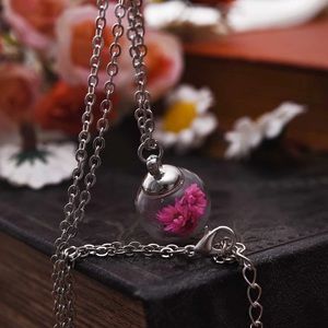 Beautiful Dried Flower Necklace 