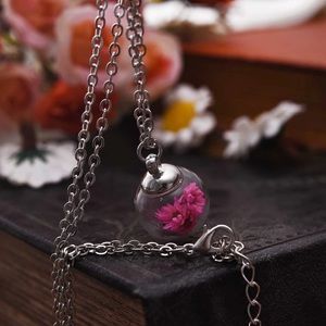 Beautiful Dried Flower Necklace 