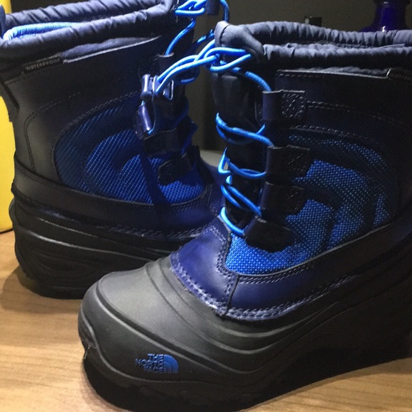 Brand New never worn blue north face kids boots - Picture 1 of 4