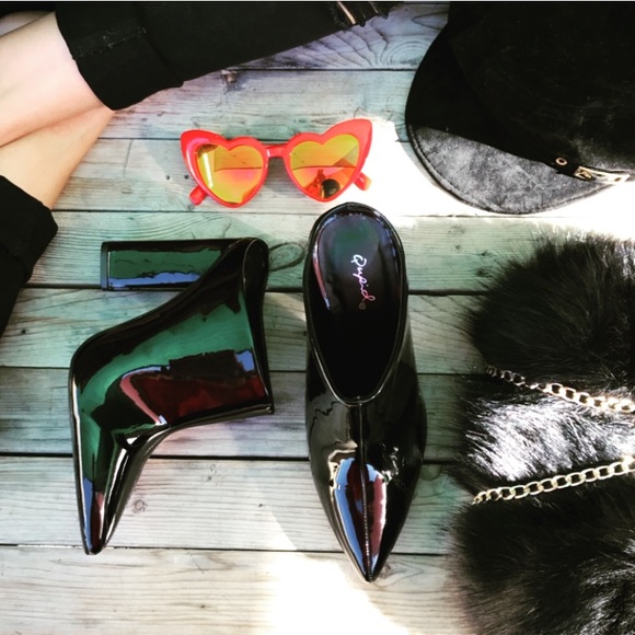 LAST PAIR!!//The Atomic Blonde// Black Mule - Picture 5 of 7