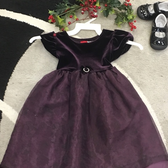 Children’s dress size 2t - Picture 2 of 3