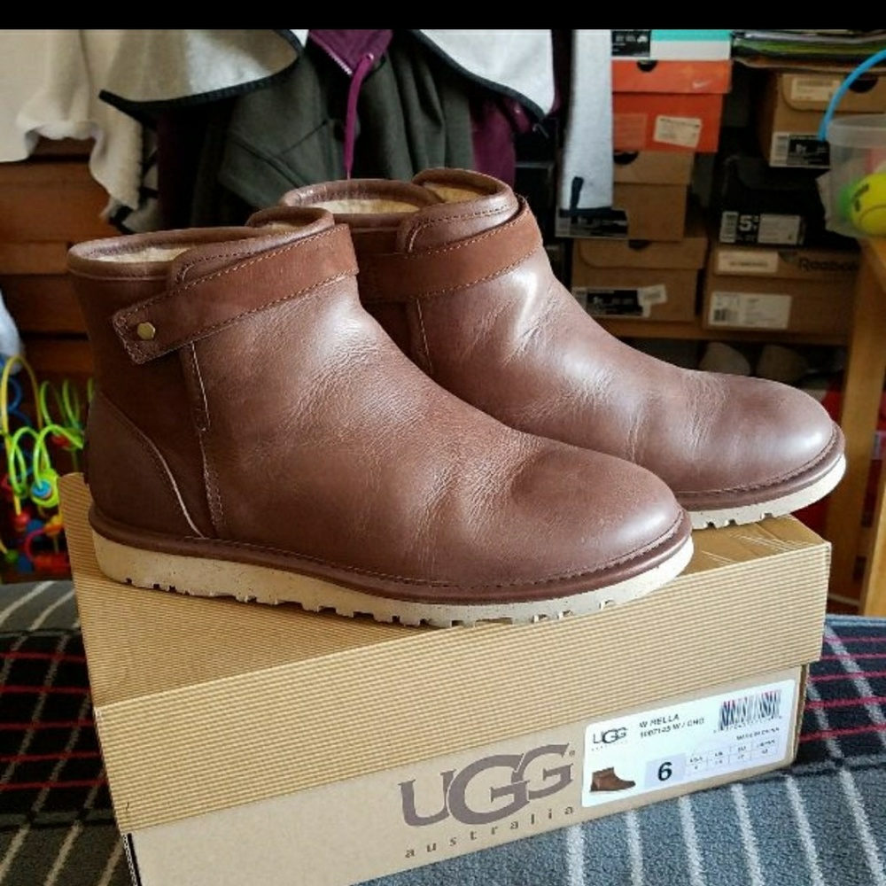Women's UGG short boots