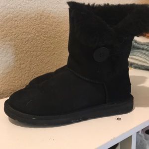 UGG Women’s Bailey Button Boot Size 6