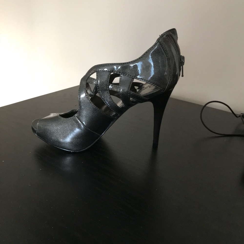 Carlos Santana pumps