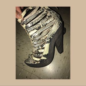 Joie Caged platform shoes 51/2