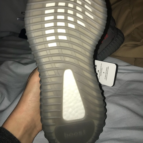 Adidas Yeezy V2 Beluga 2.0 - Picture 2 of 3