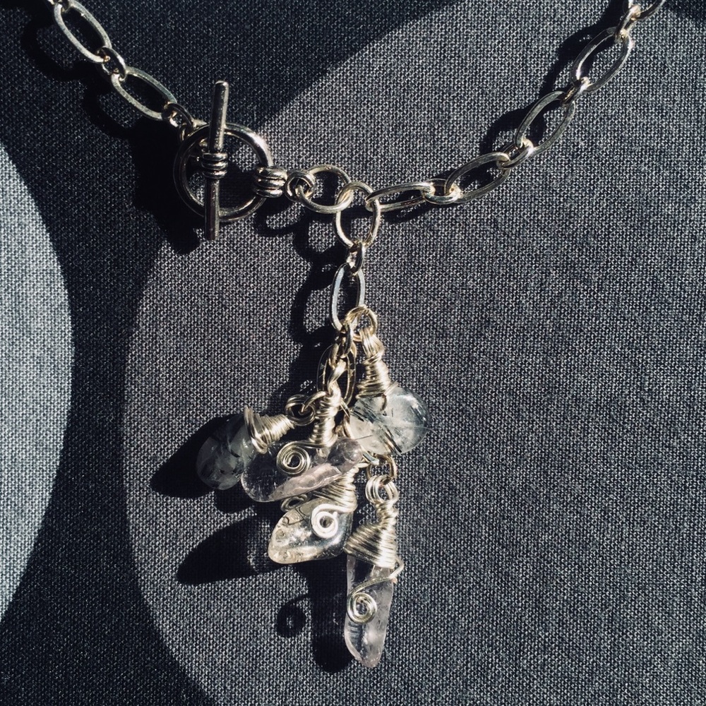 NWOT Boho Silver Mixed Quartz Toggle Necklace - Picture 4 of 4